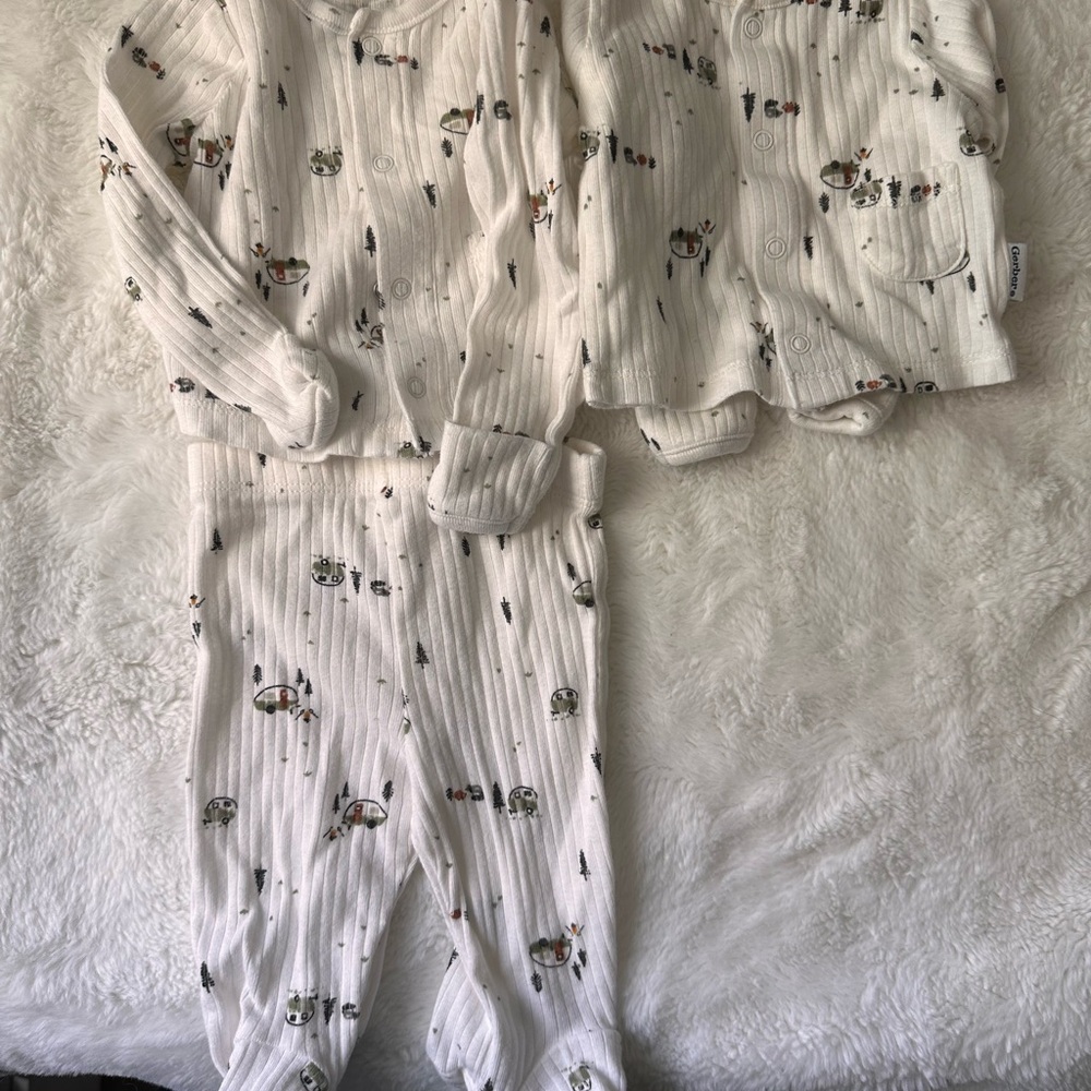 Gerber White Kids Pajama Set with Animal Design